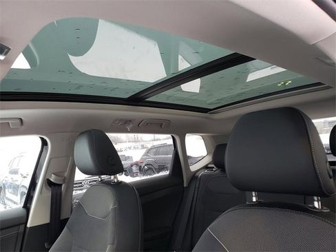 New 2026 Volkswagen Taos SE image 7