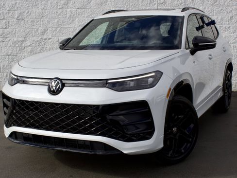 New 2026 Volkswagen Tiguan SE R-Line AWD/4WD image 3