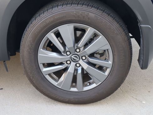 Used 2024 Nissan Pathfinder SV FWD image 29