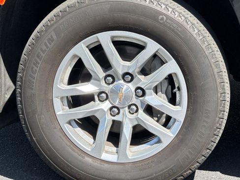 Used 2024 Chevrolet Suburban LT AWD/4WD image 46