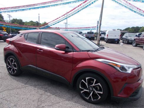 Used 2019 Toyota C-HR XLE FWD image 17