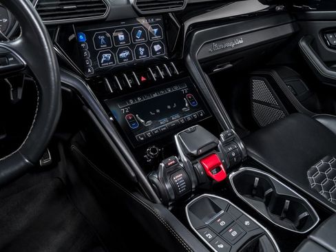 Used 2021 Lamborghini Urus image 23