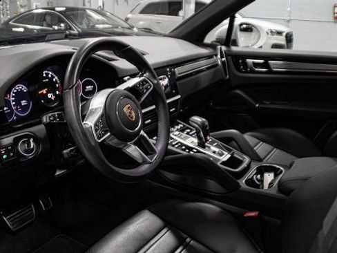 Used 2023 Porsche Cayenne S Platinum image 8