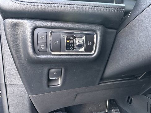 Certified 2022 Lincoln Nautilus Reserve image 30