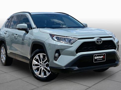 Used 2020 Toyota RAV4 XLE Premium FWD image 3