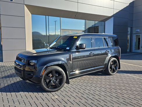 Certified 2024 Land Rover Defender 110 V8 image 1