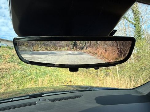 Used 2021 Cadillac Escalade Premium Luxury image 38