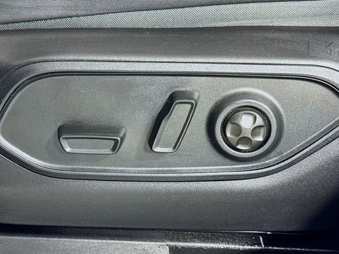Used 2023 Jeep Grand Cherokee Altitude AWD/4WD image 12