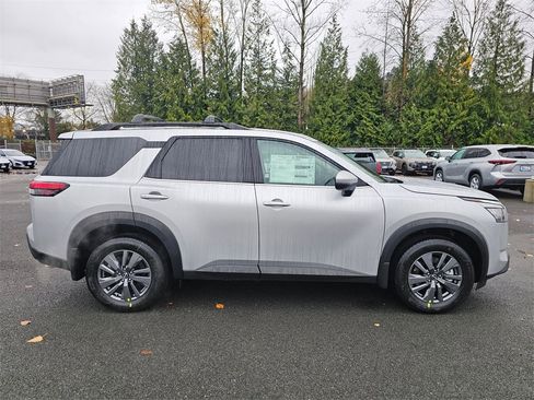 New 2025 Nissan Pathfinder SV w/ SV Premium Package image 4