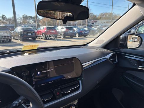 Used 2025 Chevrolet TrailBlazer LT image 35