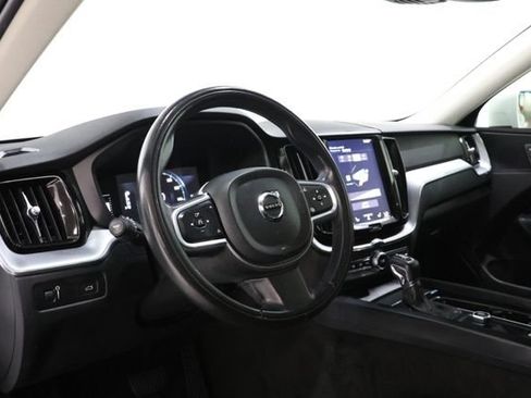 Used 2018 Volvo XC60 T5 Momentum w/ Vision Package AWD/4WD image 13