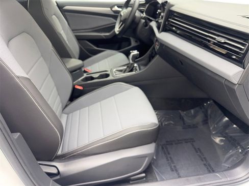 Used 2025 Volkswagen Jetta SE w/ Sunroof Package image 44