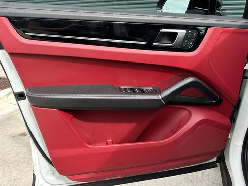 Certified 2023 Porsche Cayenne image 19