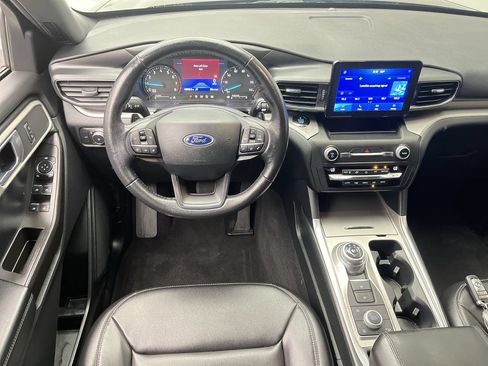 Used 2020 Ford Explorer XLT w/ Equipment Group 202A AWD/4WD image 19