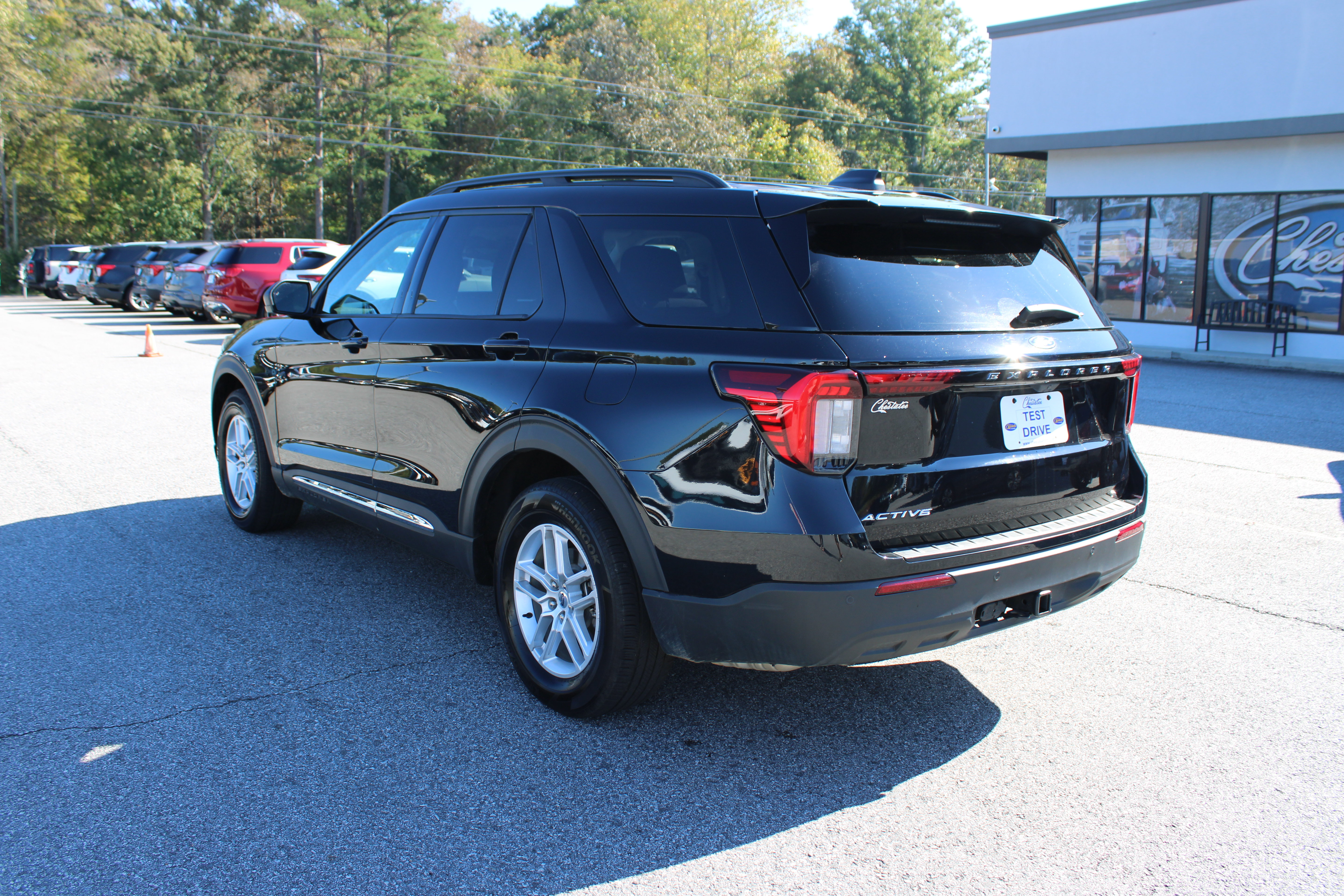 Used 2025 Ford Explorer Active RWD image 8