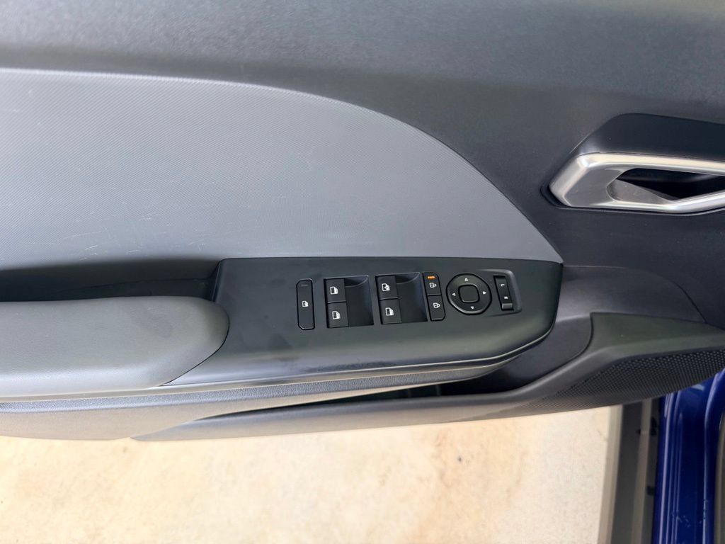 Used 2025 Kia K4 FWD image 11
