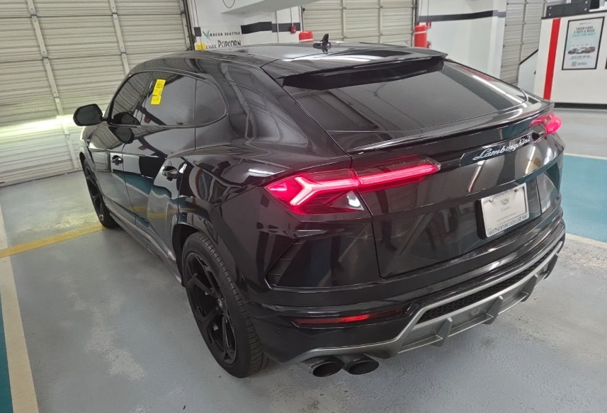 Used 2019 Lamborghini Urus AWD/4WD image 3