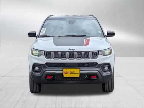 Used 2023 Jeep Compass Trailhawk w/ Trailhawk Convenience Group AWD/4WD image 2