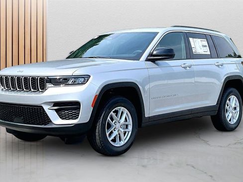 New 2026 Jeep Grand Cherokee Laredo RWD image 4