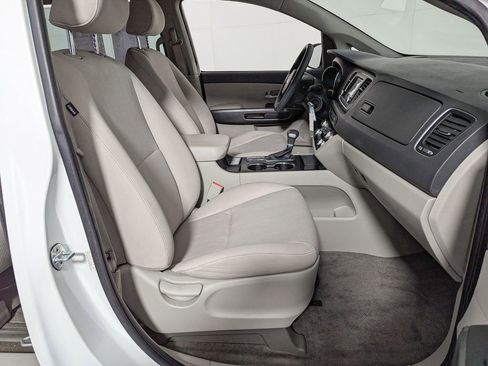 Used 2021 Kia Sedona LX image 24