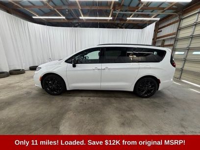 Used 2025 Chrysler Pacifica Limited