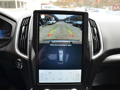 Used 2024 Ford Edge Titanium image 11