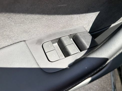 Used 2023 Tesla Model Y Performance AWD/4WD image 17