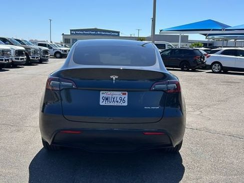 Used 2024 Tesla Model Y Long Range AWD/4WD image 4