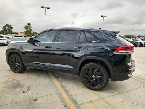 Used 2024 Volkswagen Atlas Cross Sport SE FWD image 4