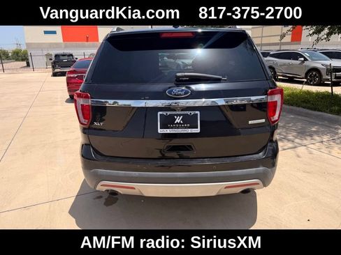Used 2017 Ford Explorer XLT FWD image 3