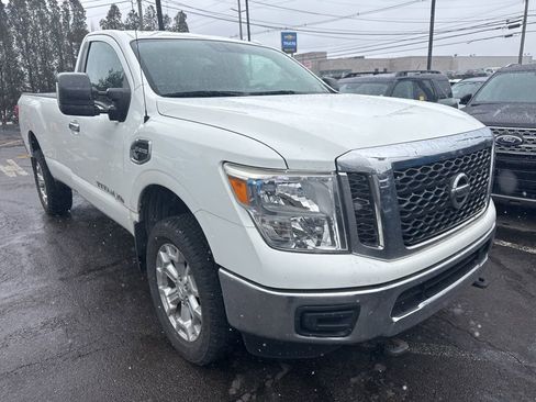 Used 2017 Nissan Titan SV image 4