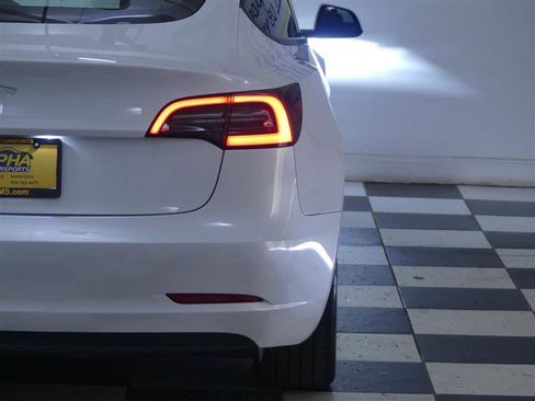 Used 2023 Tesla Model 3 Standard Range image 29