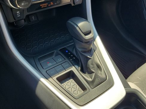 Certified 2021 Toyota RAV4 XLE FWD image 28