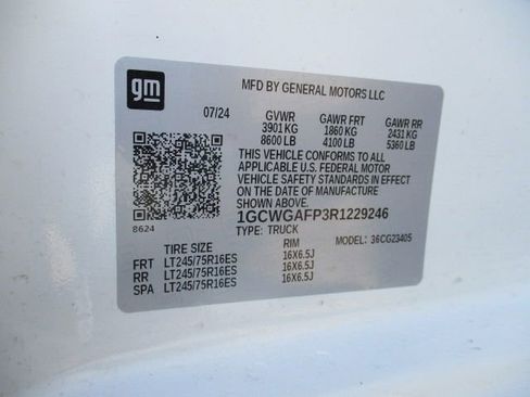 Used 2024 Chevrolet Express 2500 w/ Driver Convenience Package RWD image 10