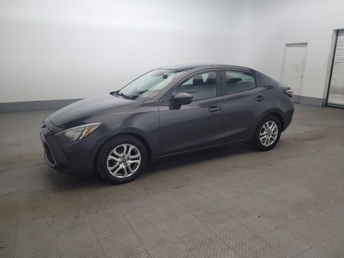 Used 2018 Toyota Yaris iA image 2