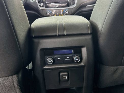 Used 2020 Chevrolet Traverse LT AWD/4WD image 30