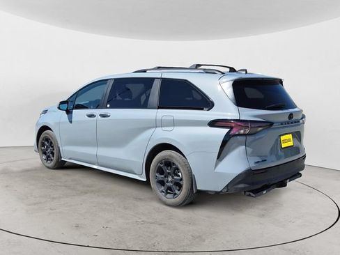 Used 2025 Toyota Sienna XLE Woodland Edition AWD/4WD image 3