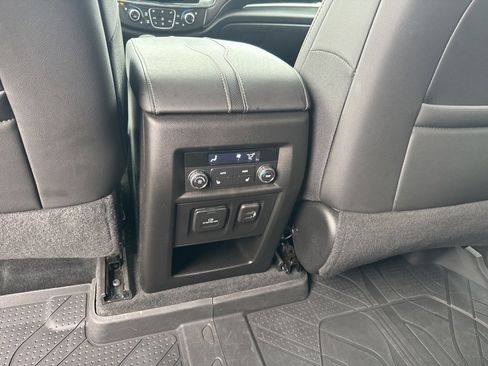Used 2023 Chevrolet Traverse Premier image 20