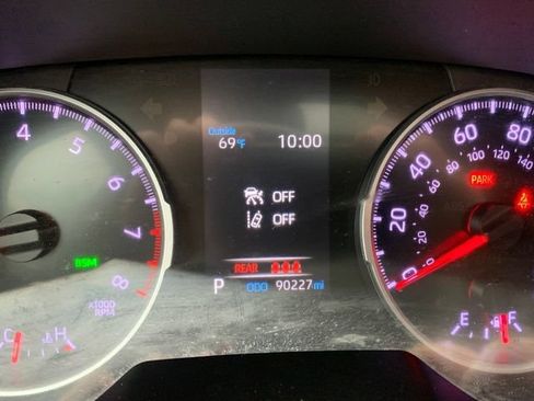 Used 2019 Toyota RAV4 XLE Premium w/ Cold Weather Package AWD/4WD image 36