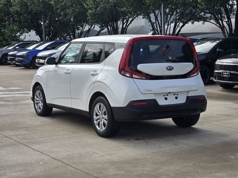 Used 2020 Kia Soul LX FWD image 3