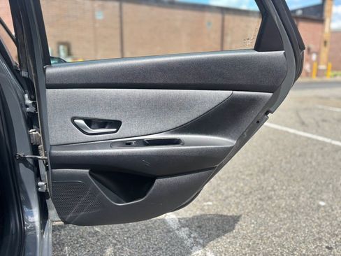 Used 2024 Hyundai Elantra Limited FWD image 17