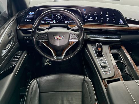 Used 2022 Cadillac Escalade Premium Luxury image 24