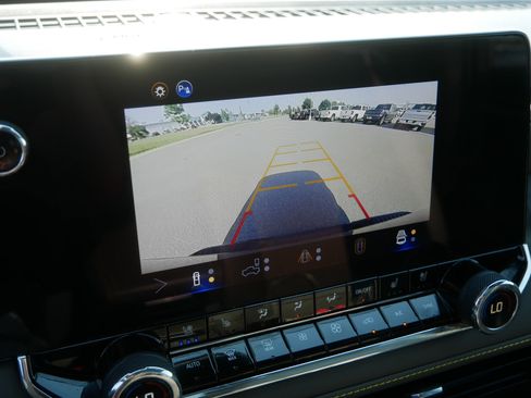 Used 2025 Chevrolet Colorado ZR2 w/ Technology Package AWD/4WD image 37