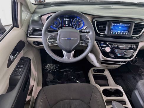Used 2018 Chrysler Pacifica LX FWD image 20