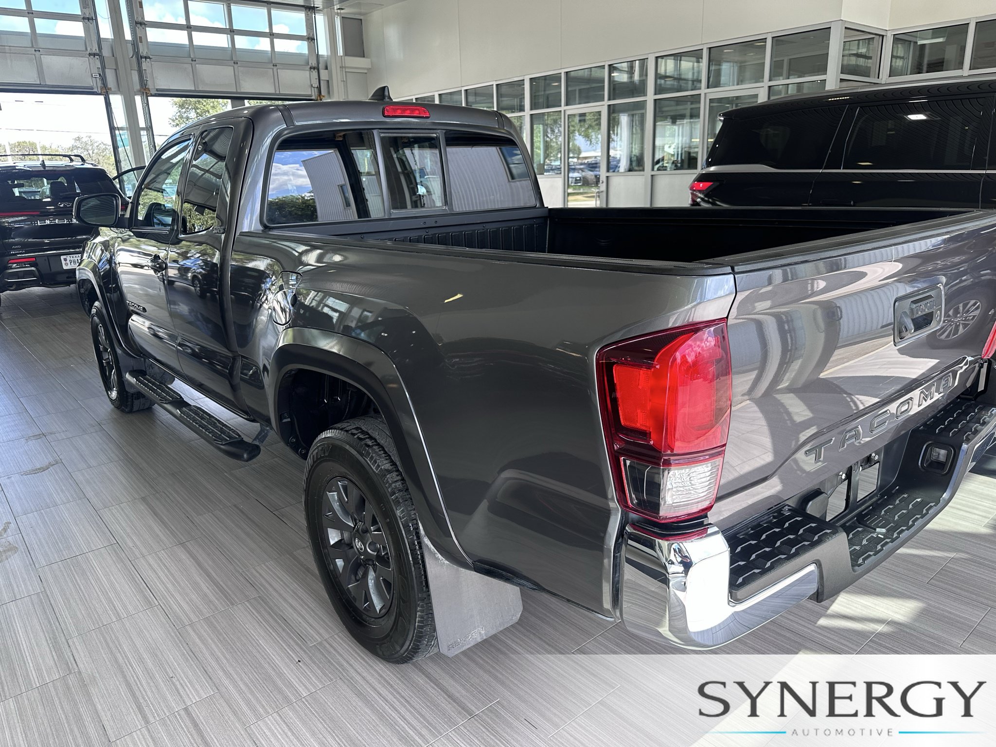 Used 2022 Toyota Tacoma SR5 w/ SR5 Appearance Package (SM) RWD image 13
