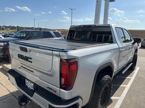 Used 2022 GMC Sierra 1500 AT4 w/ AT4 Premium Package AWD/4WD image 11