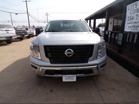 Used 2020 Nissan Titan SV w/ SV Convenience Package image 3