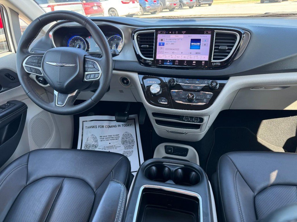 Used 2024 Chrysler Pacifica Touring-L FWD image 14