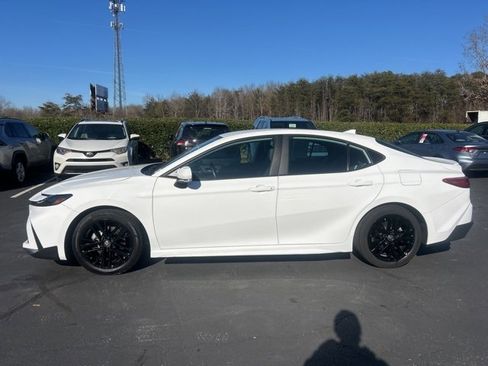Used 2025 Toyota Camry SE image 8