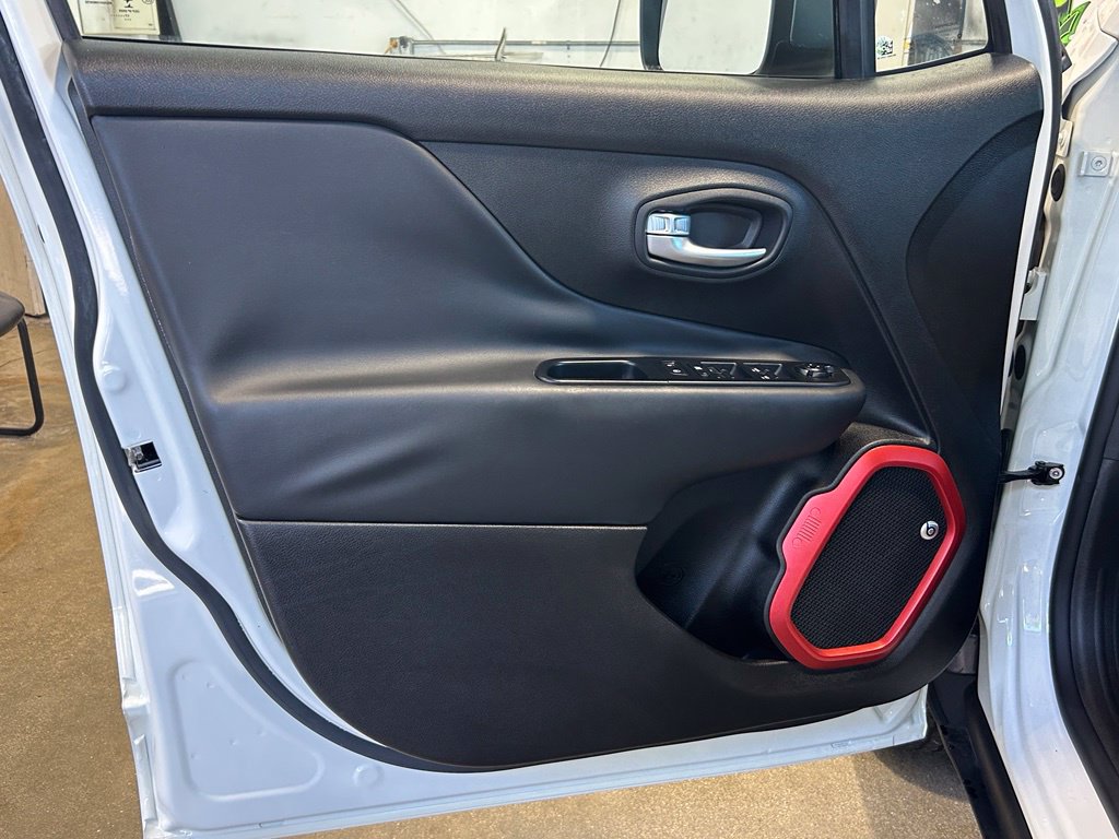 Used 2017 Jeep Renegade Trailhawk AWD/4WD image 37